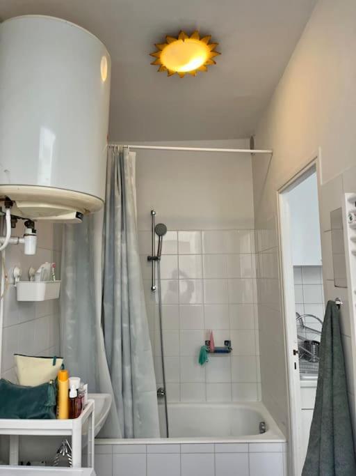 Apartment In Montmartre, Paris, Near Sacre-Coeur Read Host Profile For Booking Exteriör bild